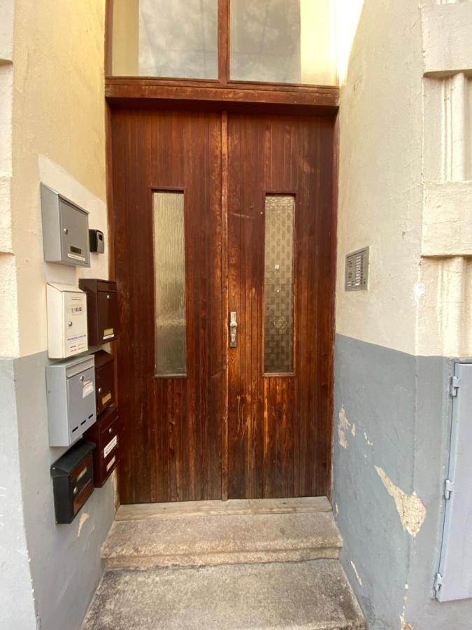 צ'סקה בודיוביצה Utulny A Prostorny Podkrovni Byt S Krbovymi Kamny מראה חיצוני תמונה